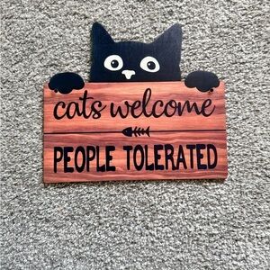 SHEIN Black Cat 'Cats Welcome' Rustic Wood-Tone Sign